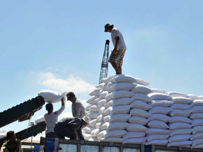 Cho nhập khẩu bổ sung 100.000 tấn đường trong hạn ngạch