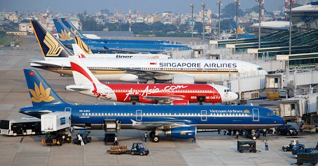 Nhiều hãng hàng không 'kêu' về sân bay Việt Nam