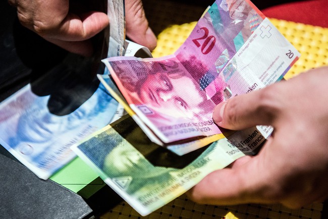 Thụy Sĩ lại bàn chuyện phát tiền cho dân
