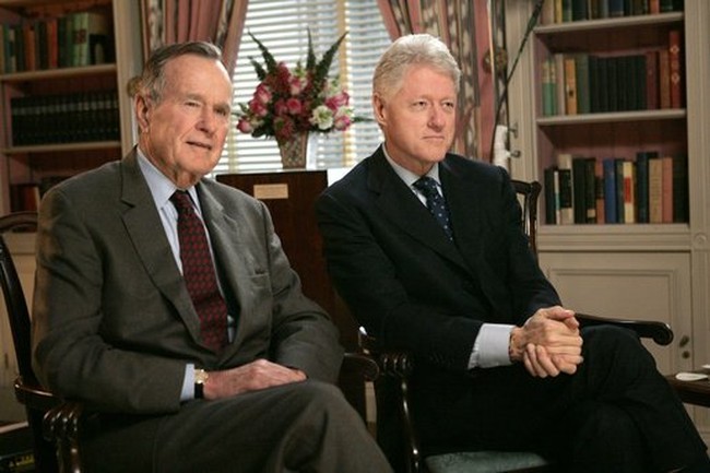 Cư dân mạng xôn xao về bức thư cựu Tổng thống George H.W. Bush gửi Bill Clinton sau khi bại trận