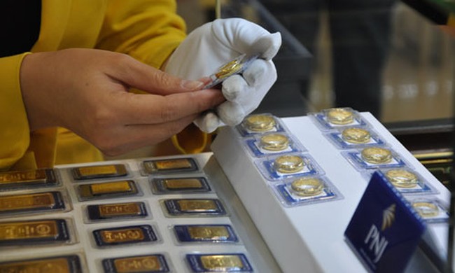 Giá vàng bất ngờ tăng mạnh, cao hơn thế giới 4 triệu đồng/lượng
