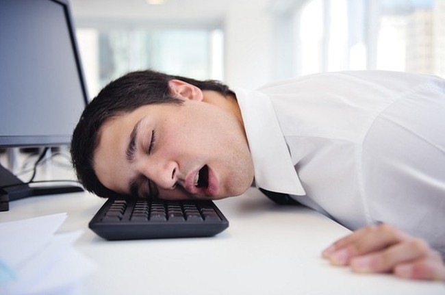 Điều gì xảy ra với não khi bạn thiếu ngủ thường xuyên?