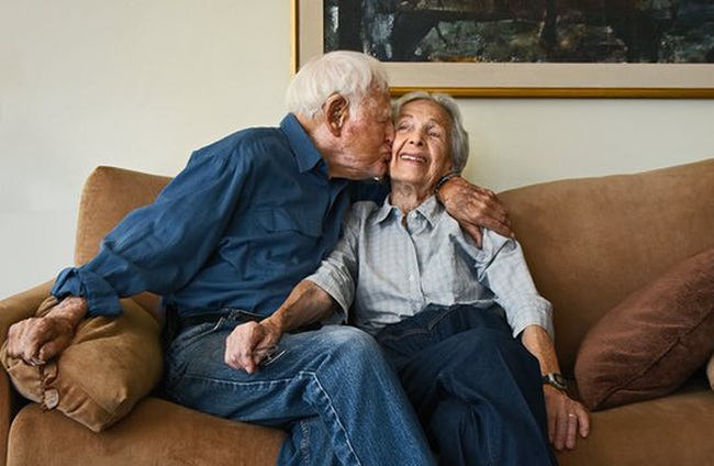 Khi giới trẻ hoang mang về "tuổi thọ" của hôn nhân, cặp đôi này đã sống bên nhau 78 năm nhờ bí quyết này