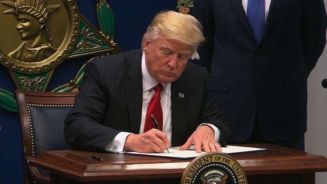 Bị tòa xử thua, ông Trump tuyên bố sẽ ban hành sắc lệnh nhập cư mới trong tuần sau