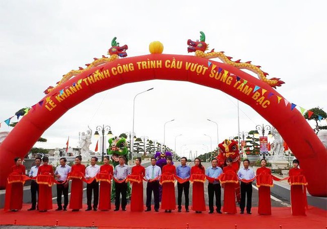 Cận cảnh cầu vượt sông 78 tỷ đồng xây xong trong 50 ngày, lập kỷ lục Việt Nam