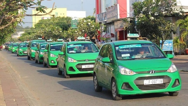 TS. Nguyễn Đức Thành: Không để taxi truyền thống đơn độc trước Uber, Grab