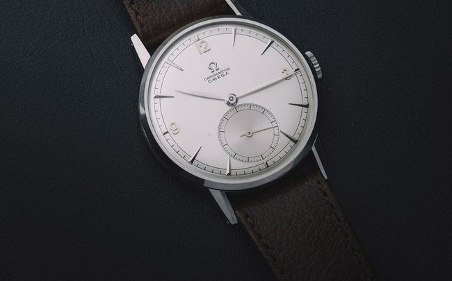Lần đầu trong lịch sử, một chiếc đồng hồ Omega được bán với giá hơn 1 triệu USD