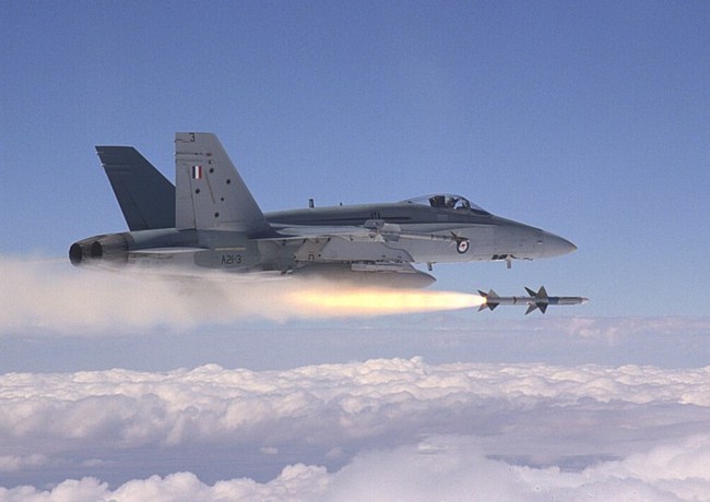 Chiến đấu cơ Mỹ lần đầu bắn hạ máy bay Syria