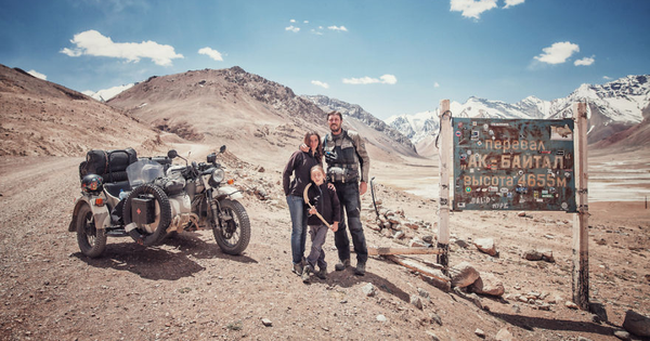 Bộ ảnh du lịch gia đình tuyệt đẹp: Đưa con trai 6 tuổi đi 26.000km qua 12 quốc gia bằng mô tô ba bánh