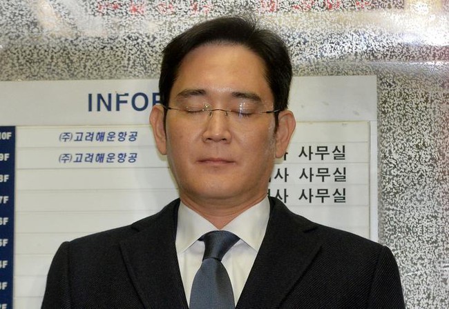 "Thái tử Samsung" phải ngủ trên sàn nhà, ăn suất cơm 28.000đ trong tù
