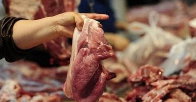 Thịt lợn, thịt gà Việt Nam “khó từ khâu sản xuất đến tiêu thụ”