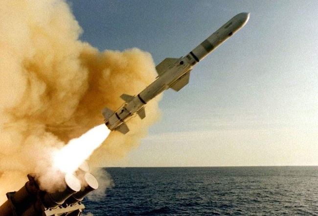 Mỹ nã 50 tên lửa Tomahawk vào Syria sau vụ tấn công bằng vũ khí hóa học