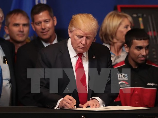 Tổng thống Mỹ Trump ký sắc lệnh lập ủy ban cố vấn về bầu cử