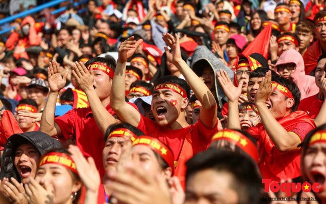 Mobifone, Vinaphone đồng loạt miễn cước data roaming trận chung kết cổ vũ đội tuyển U23 Việt Nam