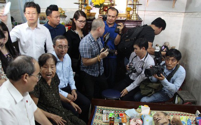 Bí thư Thành ủy Nguyễn Thiện Nhân thăm người dân tái định cư Thủ Thiêm