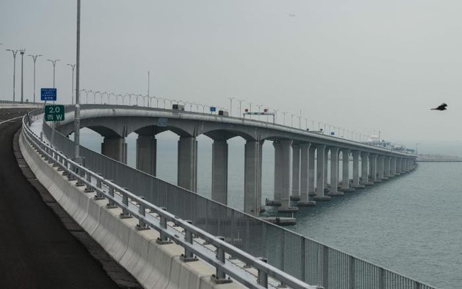 Trung Quốc chuẩn bị đưa cây cầu vượt biển dài nhất thế giới, trị giá 20 tỷ USD vào sử dụng