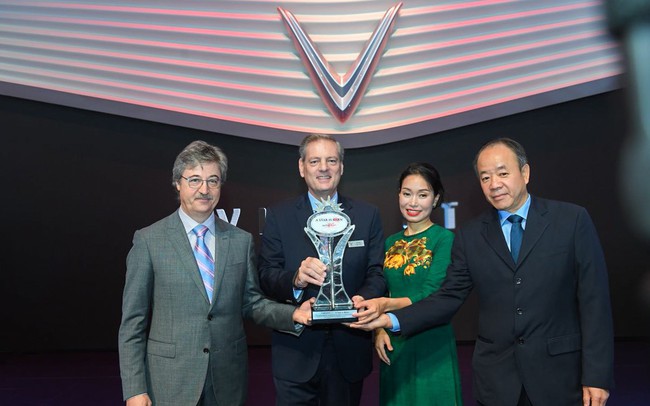 VinFast được vinh danh giải thưởng “Ngôi sao mới” tại triển lãm Paris Motor Show 2018