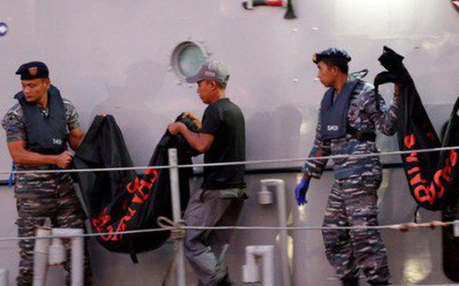 Đội cứu hộ Indonesia mang 24 túi đựng thi thể nạn nhân vụ máy bay Lion Air rơi về nơi nhận dạng