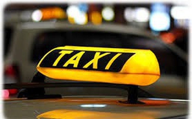 Bộ Giao thông đề nghị Hà Nội bỏ quy định 'khoác đồng phục' taxi