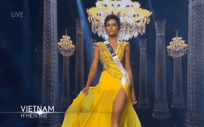 Top 5 Miss Universe H'Hen Niê: Từ trang phục dân tộc bánh mì, cú tung váy điệu nghệ tới dấu ấn tuyệt vời của người đẹp có nhan sắc "lạ"