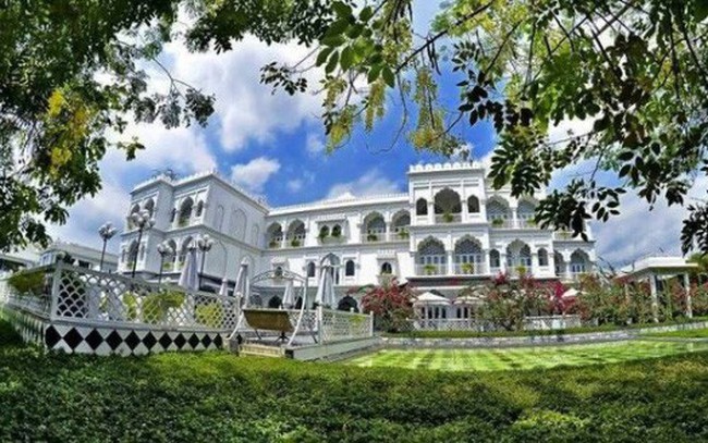 Bất ngờ xuất hiện nữ đại gia 9x nắm quyền sở hữu 2 toà lâu đài của Khải Silk