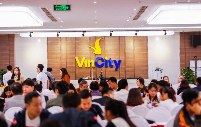 VinCity lại gây chú ý với hàng nghìn người chen chân thăm nhà mẫu tại dự án thứ 2 mang tên VinCity Sportia