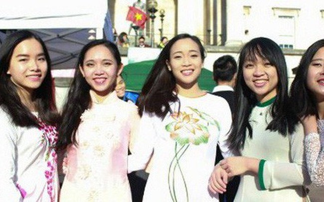 Càng xa nhà, càng thấy tết đáng trân trọng hơn: Những nỗi buồn của người con xa xứ, bồi hồi nhớ về quê hương