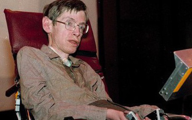 Mất khả năng nói từ năm 1985, Stephen Hawking đã làm cách nào để nói chuyện với thế giới? Hãy hỏi Intel