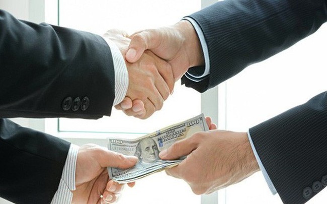Phân biệt chiết khấu và cho vay cầm cố giấy tờ có giá?