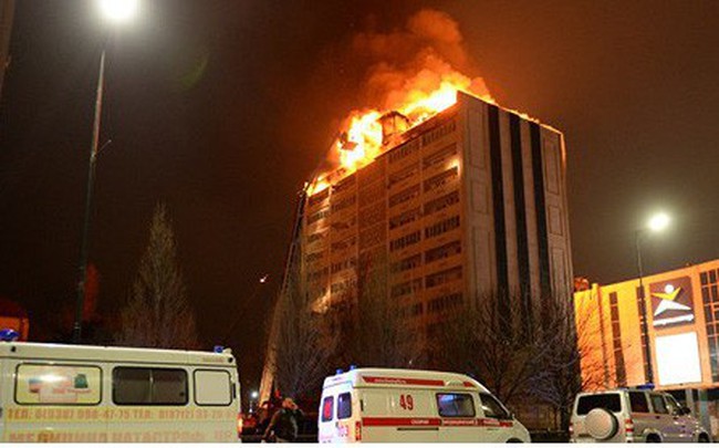 Thêm vụ cháy nhà cao tầng ở Nga: 200 người sơ tán khẩn cấp