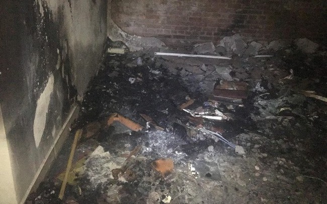 Hà Nội: Cháy chung cư ở Mỹ Đình, khói bốc ngùn ngụt từ một căn hộ trên tầng 18 khiến cư dân hốt hoảng