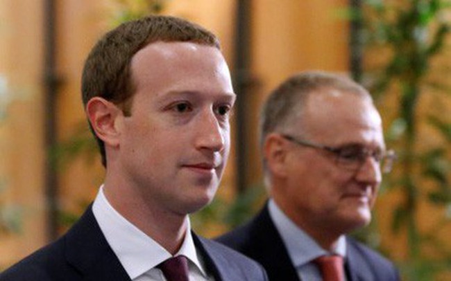 Mark Zuckerberg vừa phải điều trần trước Nghị viện Châu Âu, nhưng sai lầm trong cách tổ chức đã khiến CEO Facebook thoát nạn dễ dàng