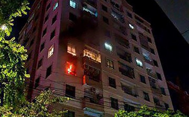 Cháy chung cư Vinaconex ở Hà Nội, cư dân hoảng loạn tháo chạy