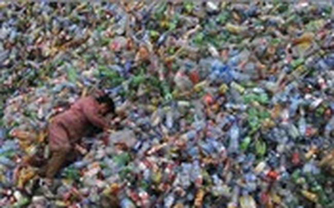 Trung Quốc cấm nhập khẩu phế liệu, thị trường tái chế toàn cầu 'lao đao'