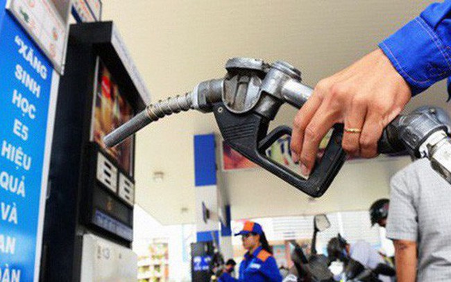 Tăng thuế xăng dầu sẽ đẩy giá cả cuối năm tăng mạnh