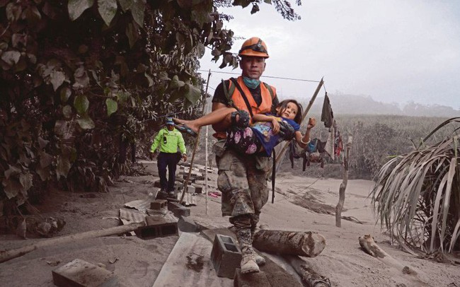 Khoảnh khắc núi lửa phun trào như tận thế làm 65 người thiệt mạng ở Guatemala