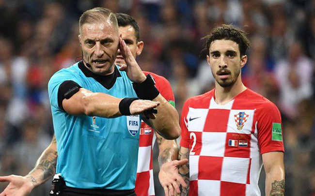 Gây tranh cãi tại World Cup, VAR đứng trước nguy cơ bị UEFA “tẩy chay”