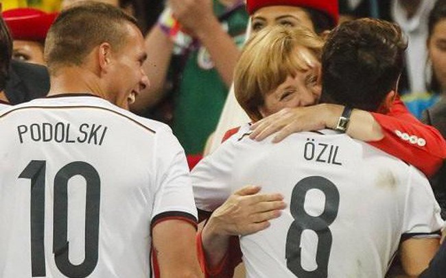 Thủ tướng Đức gây bất ngờ với tuyên bố sau tâm thư đầy cay đắng của Mesut Ozil
