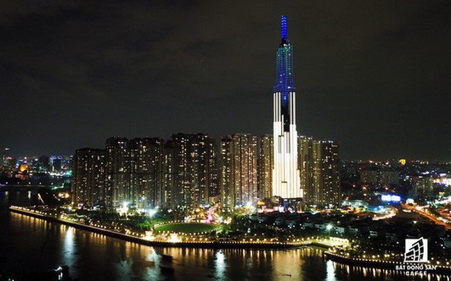 Tòa nhà cao nhất Việt Nam lung linh về đêm giữa Sài Gòn