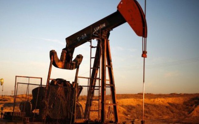 Giá dầu thô lao dốc