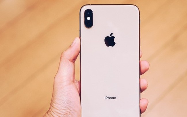 В каком году вышел xs max apple