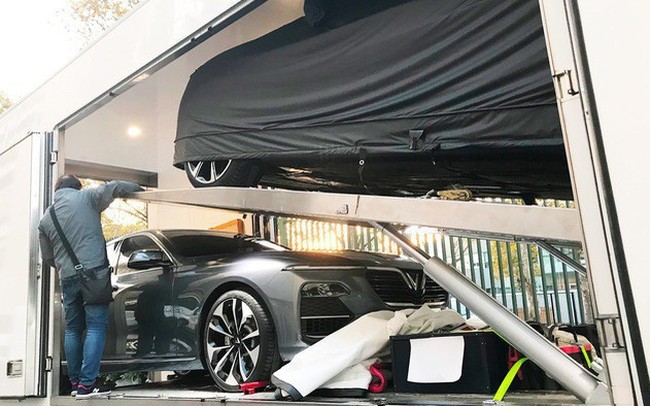 Những hình ảnh thực tế đầu tiên về 2 mẫu xe VinFast tại Paris Motor Show