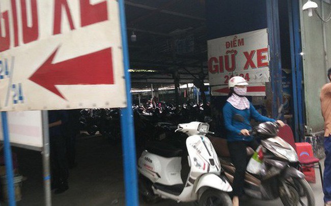 Loạn giá giữ xe ở trung tâm Sài Gòn sau khi dẹp bãi giữ xe vỉa hè