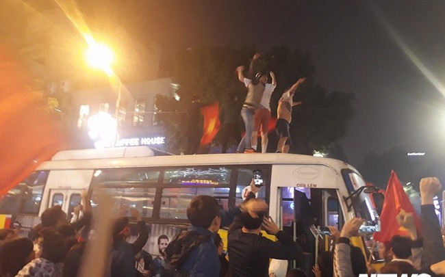 Phó Thủ tướng yêu cầu ngăn chặn đua xe, quá khích khi cổ vũ U23 Việt Nam
