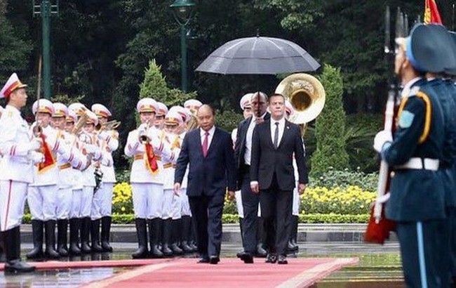 Cận cảnh lễ đón Thủ tướng Nga Dmitry Medvedev tại Phủ Chủ tịch