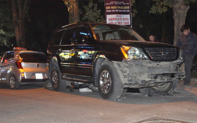 Xác định danh tính nữ tài xế lái xe "điên" Lexus đâm hàng loạt phương tiện ở Hà Nội