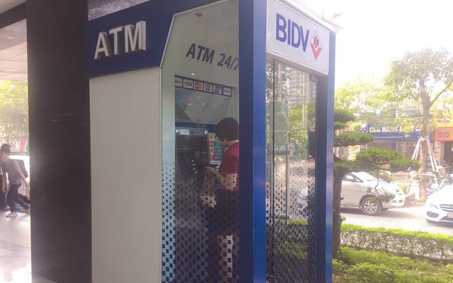 Làm sao để không bị mất cắp thông tin khi rút tiền ATM?
