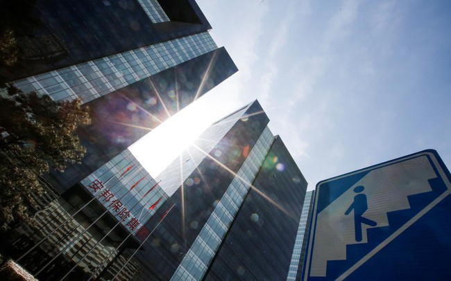 Ngập chìm trong nợ, các công ty Trung Quốc vội vã bán tháo tài sản ở nước ngoài