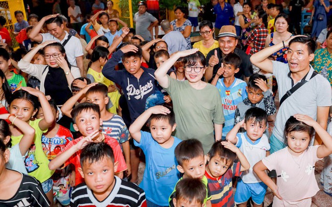 Nhà phát triển dự án King Bay tặng 200 thẻ BHYT cho học sinh nghèo An Giang