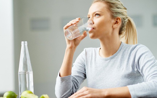 Khi uống đủ nước, cơ thể bạn sẽ nhận được đủ kiểu lợi ích không ngờ: